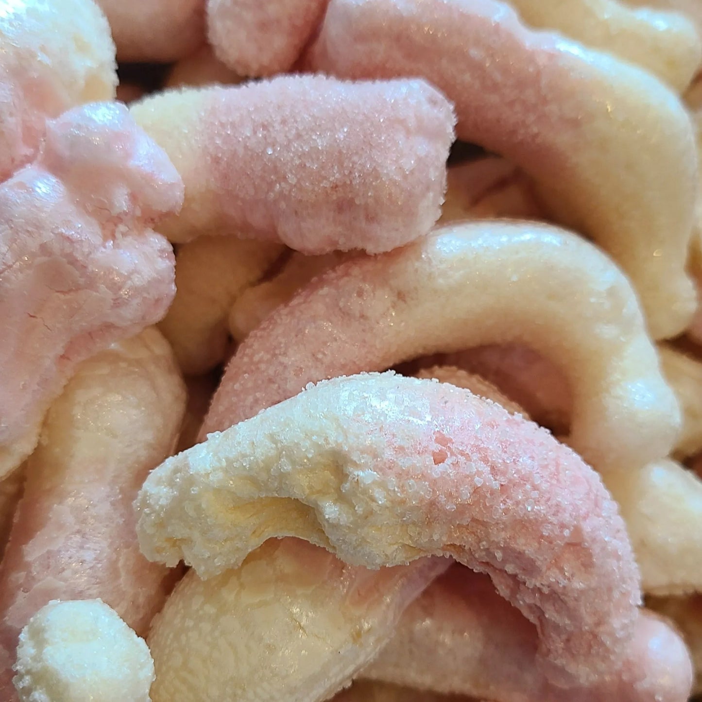 Freeze dried Gummy Sour Strawberry cream soda